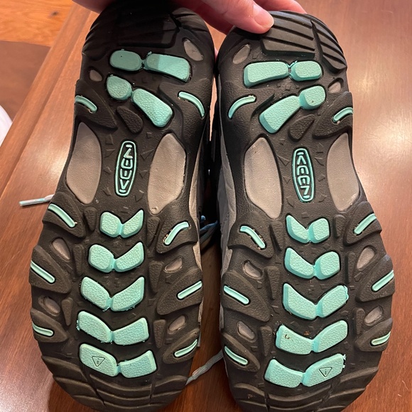 keen Women’s ‘oven low hiking shoe women’s 7 - Picture 3 of 3